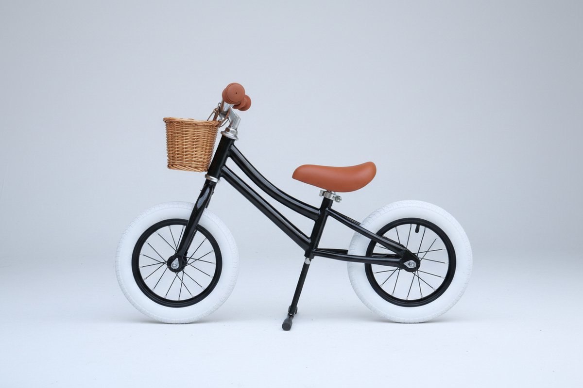 Loopfiets Royo Zwart 2-4 Jaar Luchtbanden 12 Inch Meisjes/Jongens Zadel en stuur Verstelbaar Stalen Frame Lichtgewicht Inclusief Gratis Mandje (8704722239015)