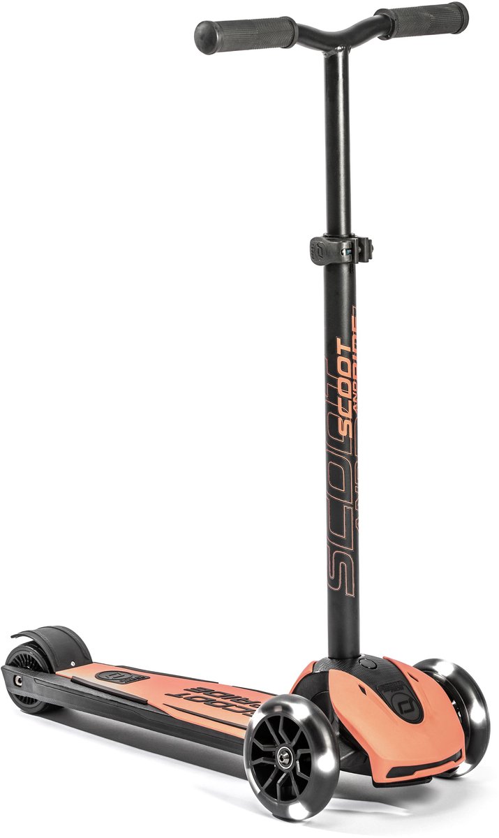 Scoot & Ride Highwaykick 5 LED - Kinderstep - LED voorwielen, 3 wielen, antislip deck & voetrem - verstelbaar stuur 60-90 cm, afneembare stuurstang - 5+ jaar, max 80 kg, Peach (4897033964364)